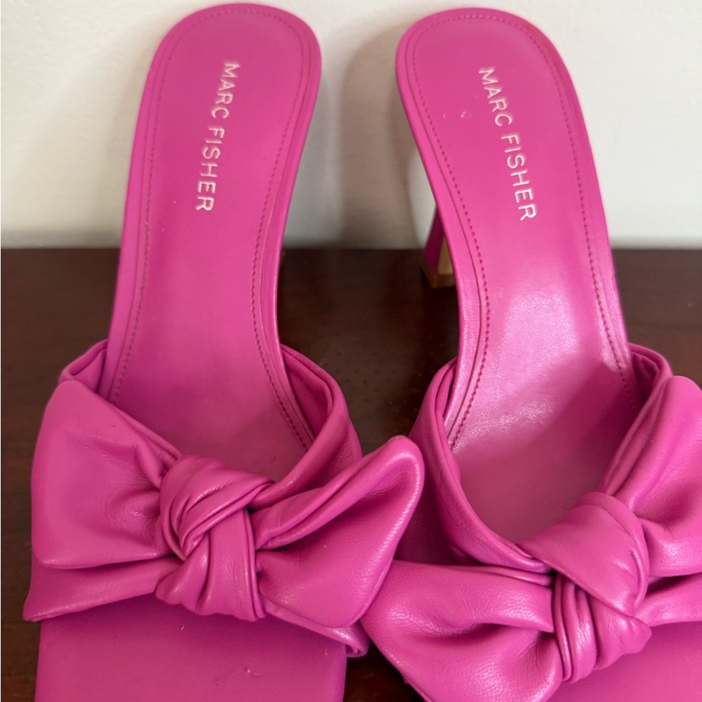 Marc Fisher “Demar” Fuchsia Bow Slide High heels in size 7 - Picture 2 of 11